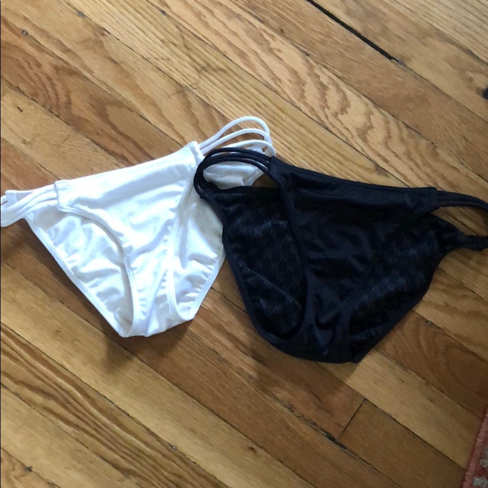 2 Victoria’s Secret swimsuit bottoms